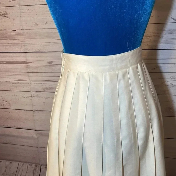 FAB Vintage CreamPleated High Waisted Skirt - Picture 6 of 10